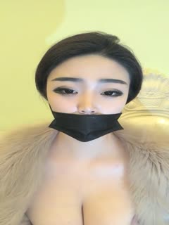 高颜值丰满肥逼御姐【小蝴蝶】揉搓奶子自摸逼逼，近距离特写手指插入，很是诱惑喜欢不要错过